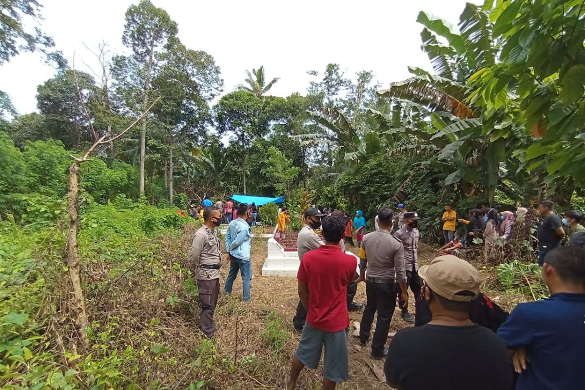 Keluarga tidak menerima pasien di makamkan secara protokol kesehatan