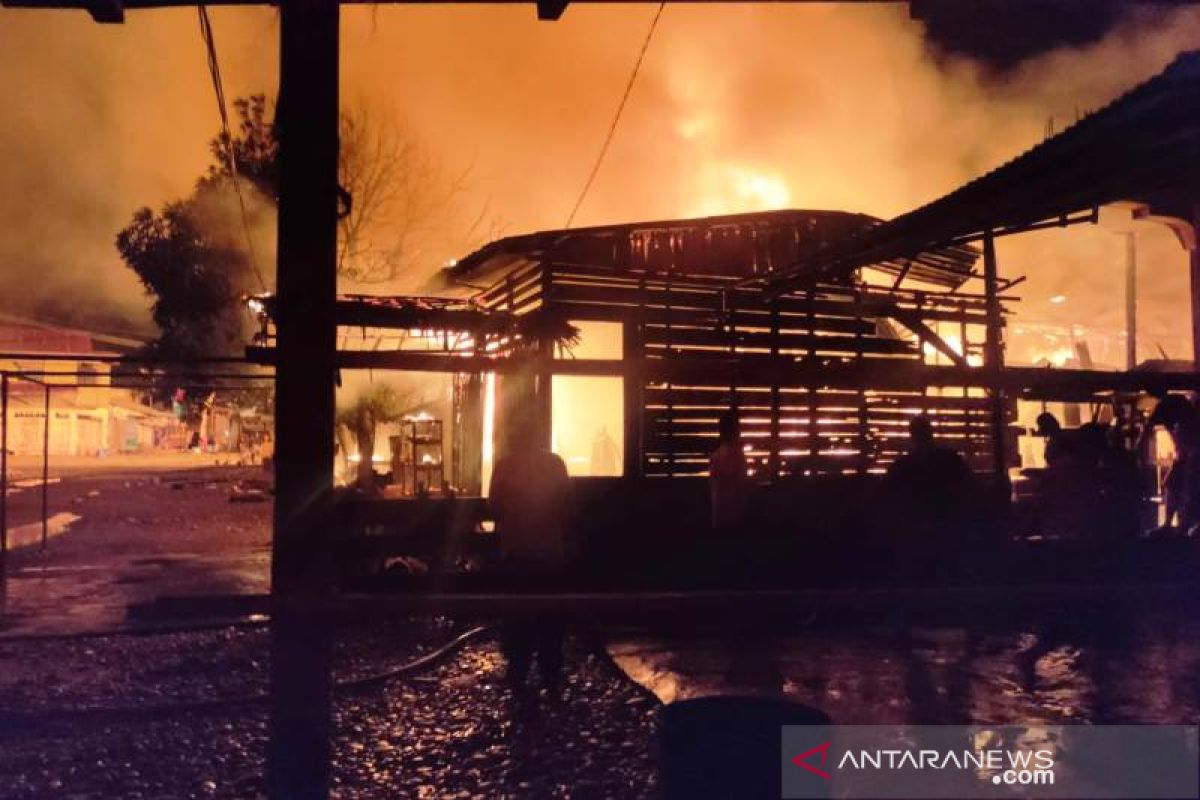 Rumah kayu nyaris hangus terbakar di Aceh Utara
