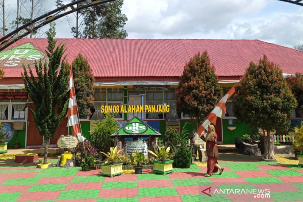 PBM tatap muka di Kabupaten Solok ditunda sementara cegah penularan COVID-19