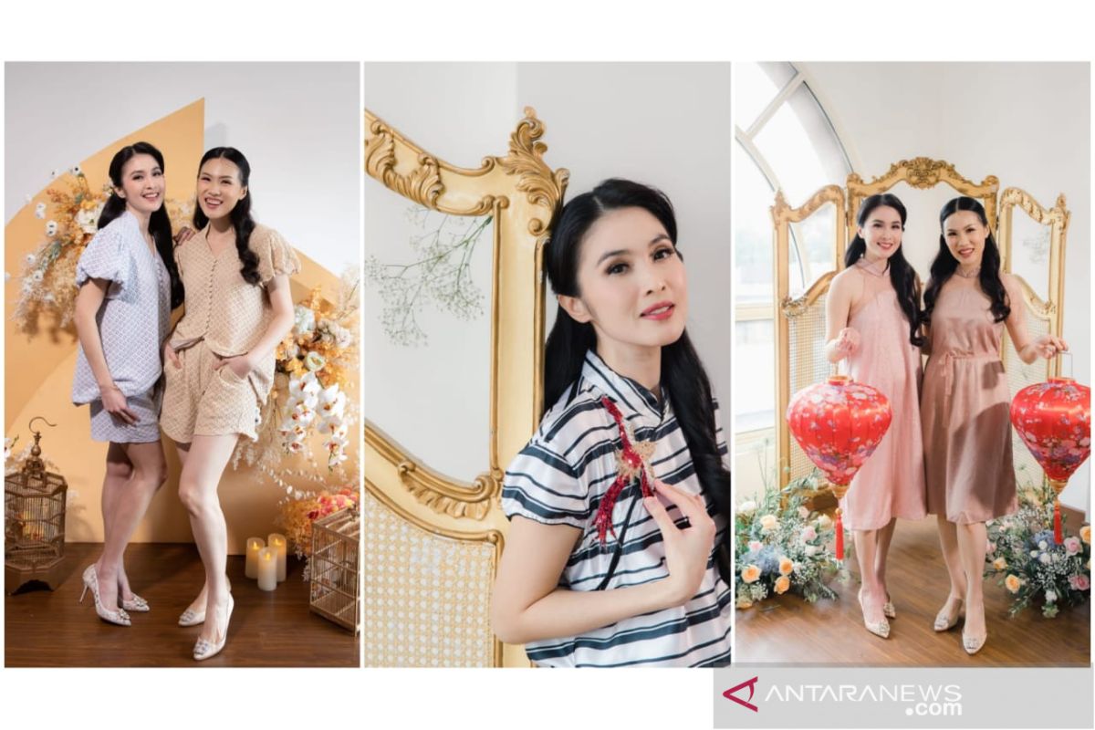 Kolaborasi Sandra Dewi-Cynthia Tan di koleksi "Claire New Year"