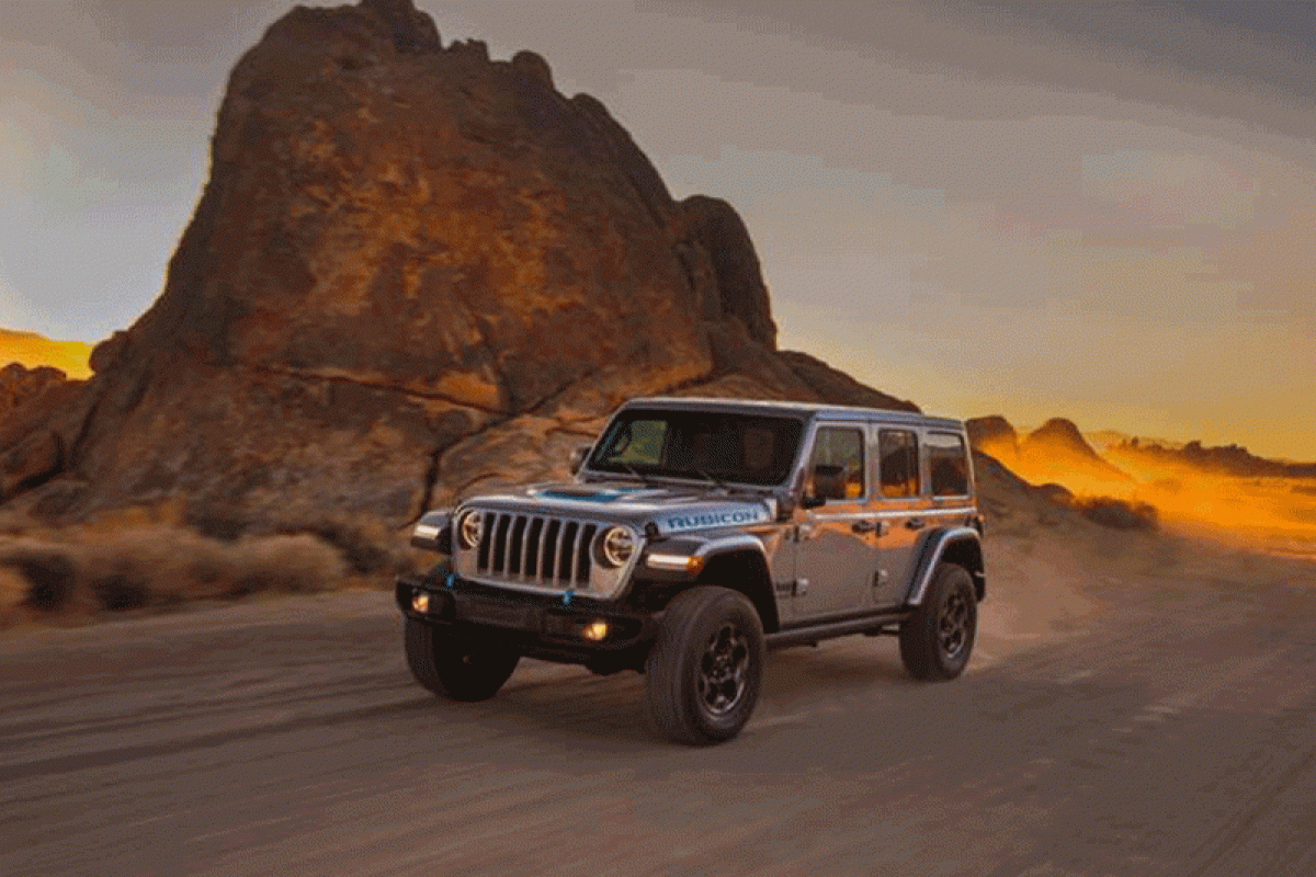 Jeep ungkap harga Wrangler Rubicon dan Sahara 4xe 2021