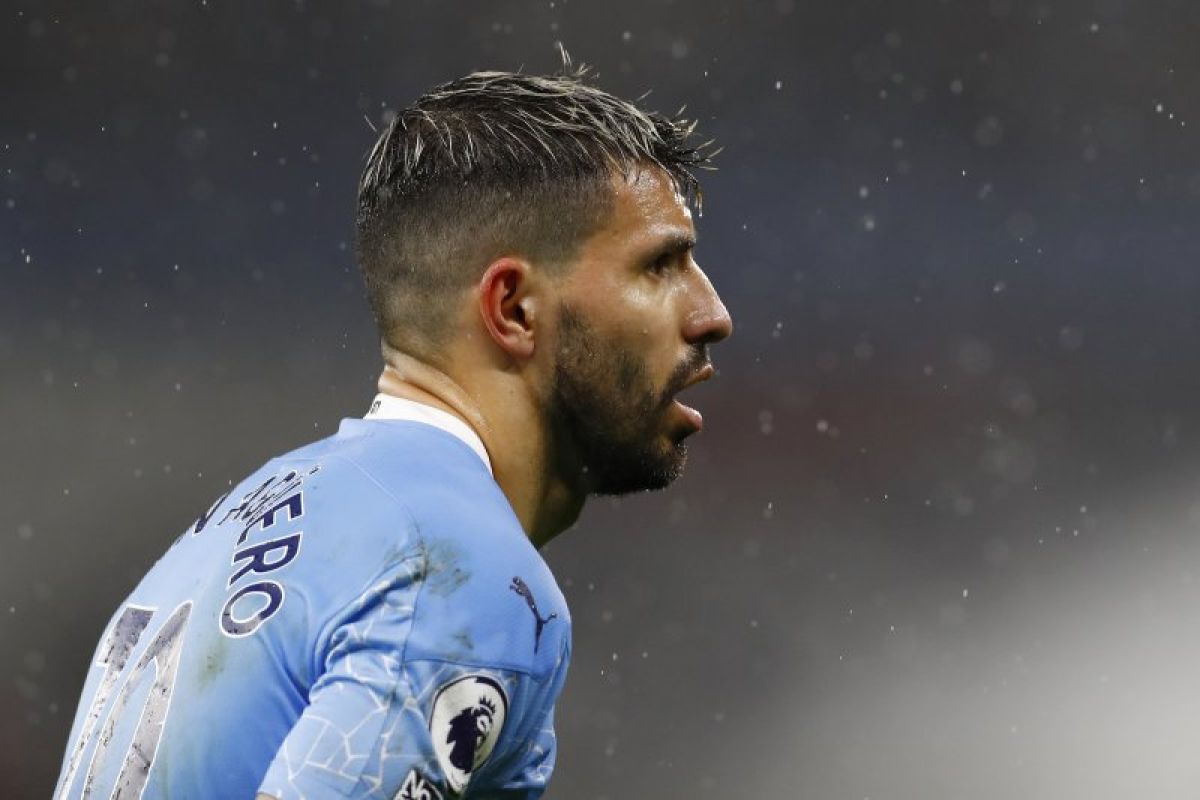 Striker Manchester City Sergio Aguero positif COVID-19