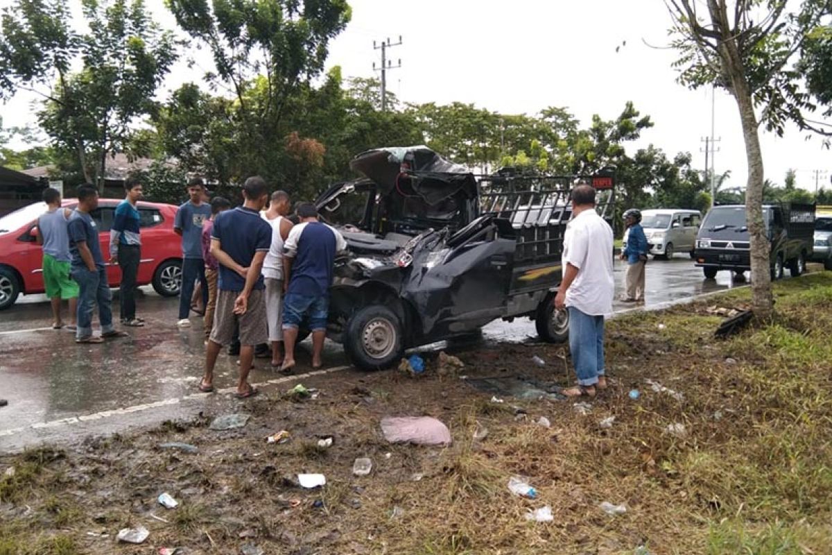 Pikap tabrak truk di Aceh Tamiang, satu tewas