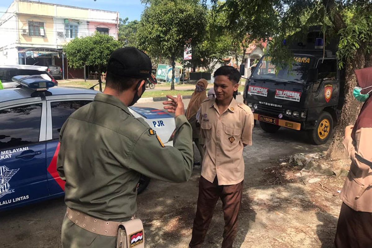 Polda Aceh: 20 pelanggar protokol kesehatan dihukum sanksi sosial