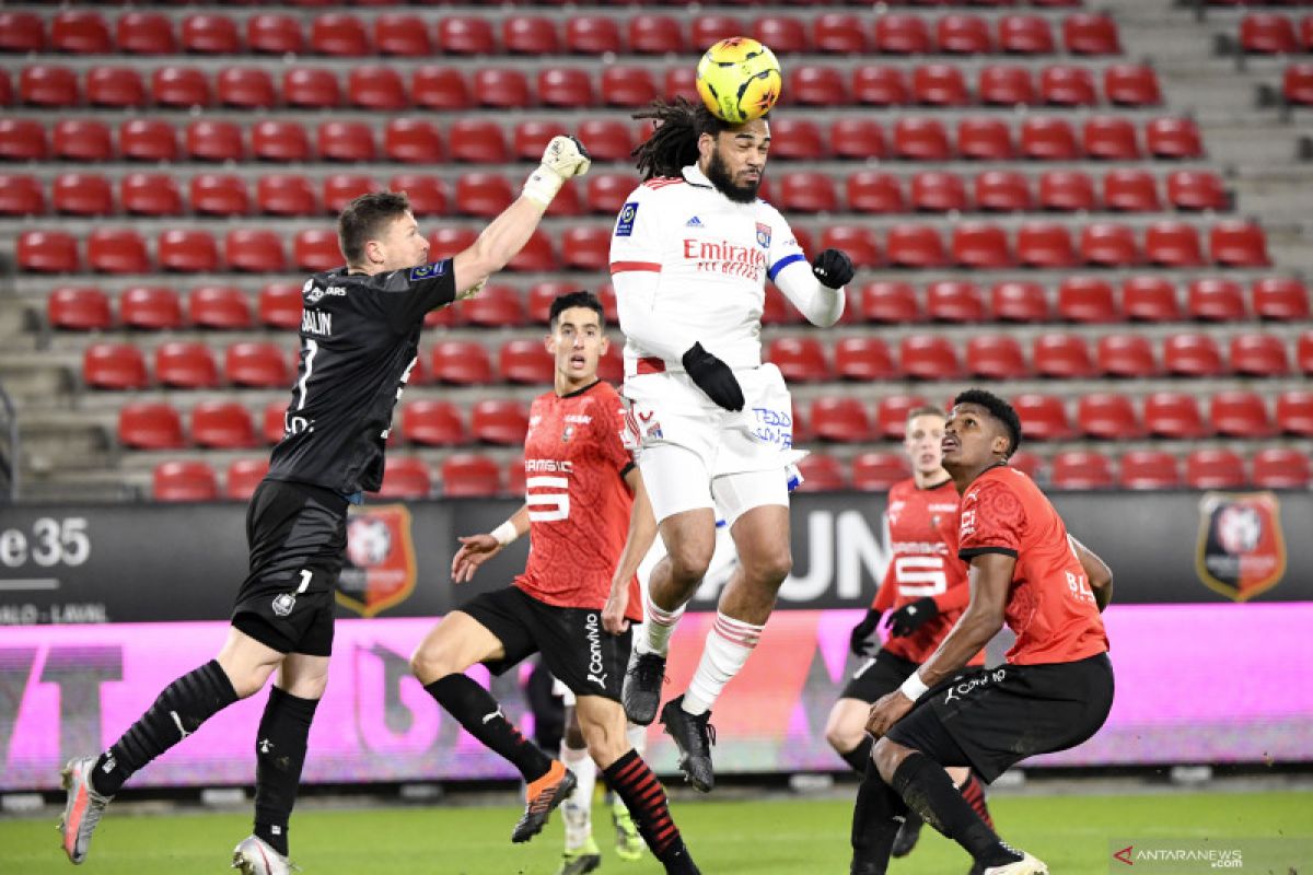Lyon bangkit dari defisit dua gol untuk tahan imbang Rennes