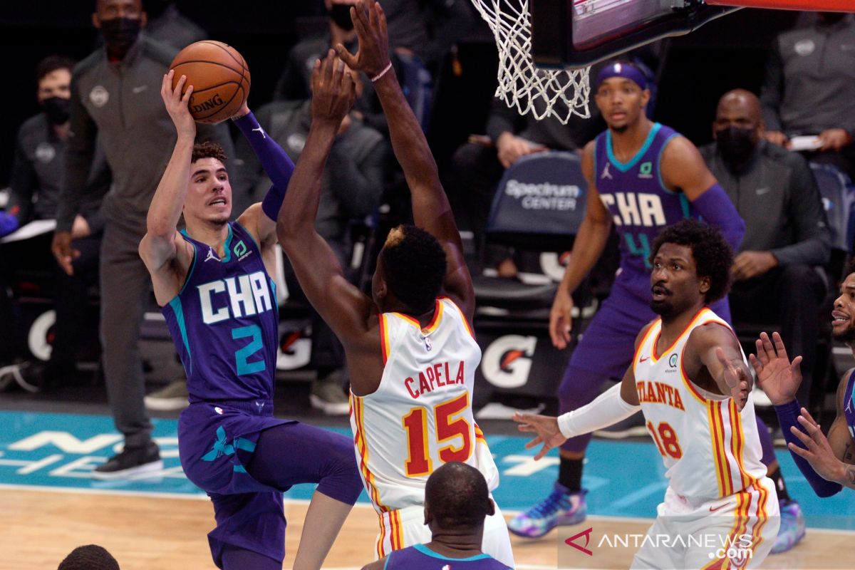 LaMelo Ball catat triple-double saat Hornets hajar Hawks