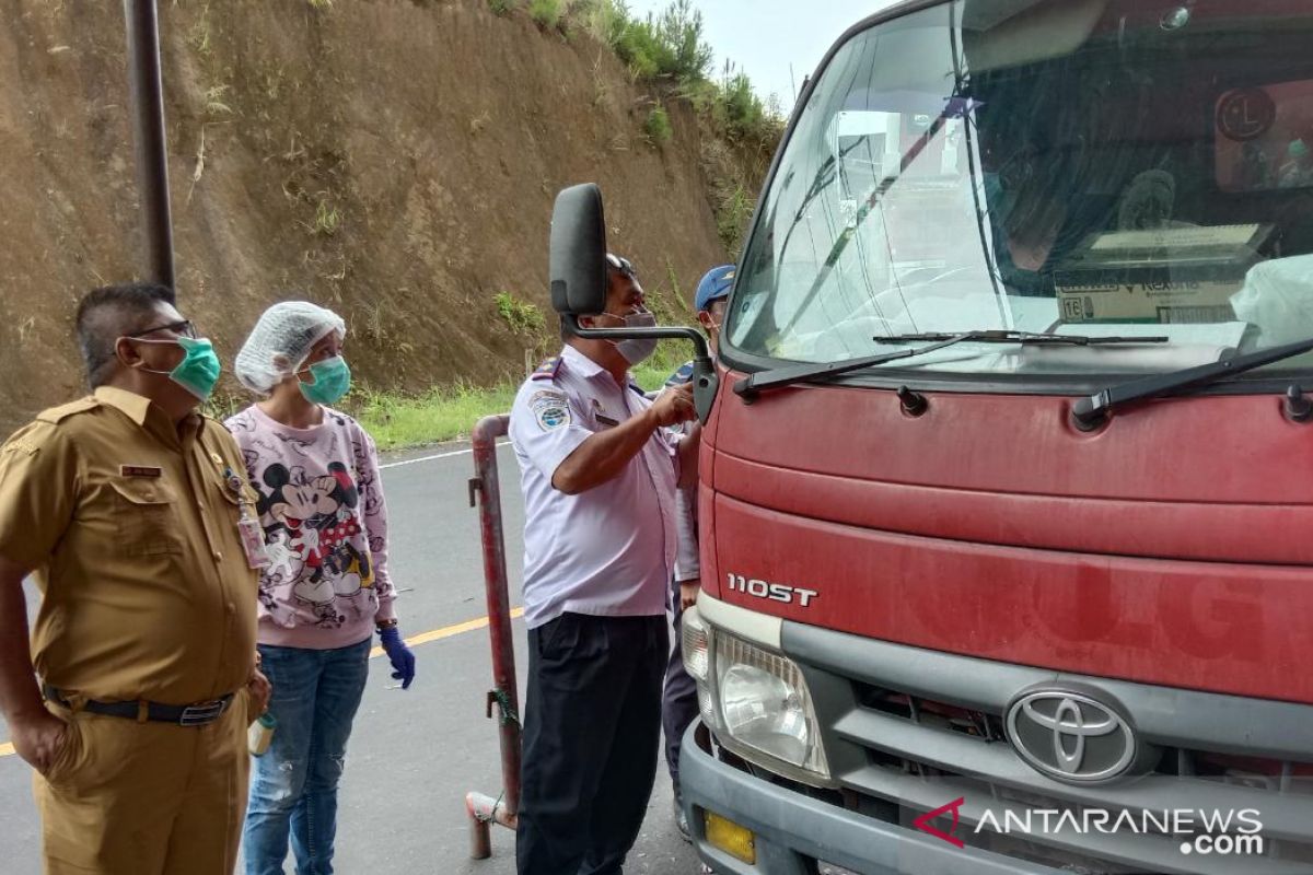 Satgas COVID-19 awasi ketat pelaku perjalanan masuk  Minahasa Tenggara