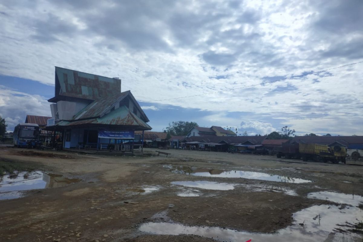 Terminal Kedamin angkutan antar provinsi di Kapuas Hulu memprihatinkan