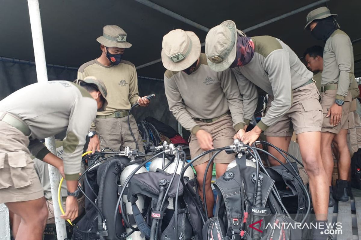 Pasukan khusus TNI AL selami Kepulauan Seribu cari jatuhnya pesawat Sriwijaya