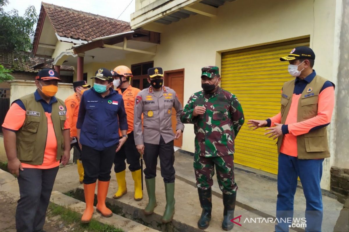 Polisi dalami izin pemukiman di lahan longsor di Sumedang