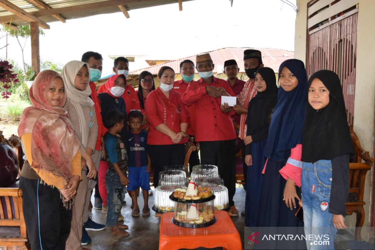 PDIP Gorontalo Utara sebar 48 tumpeng ke sejumlah panti asuhan