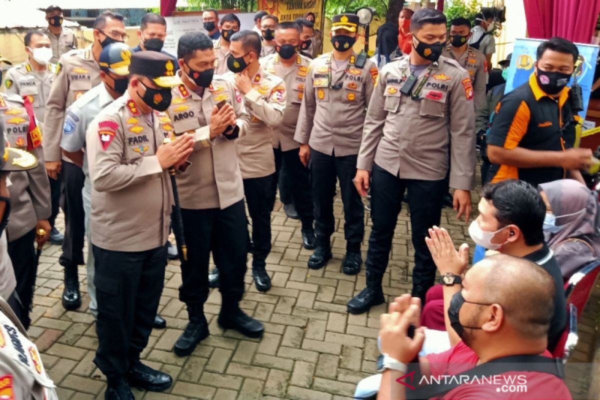 Kapolda Metro Jaya sambangi RS Polri kuatkan keluarga korban