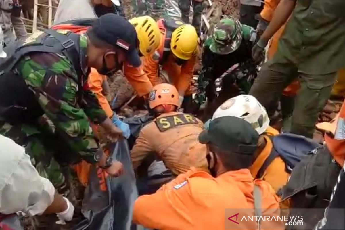 Danramil dan pejabat BPBD jadi korban longsor di Sumedang