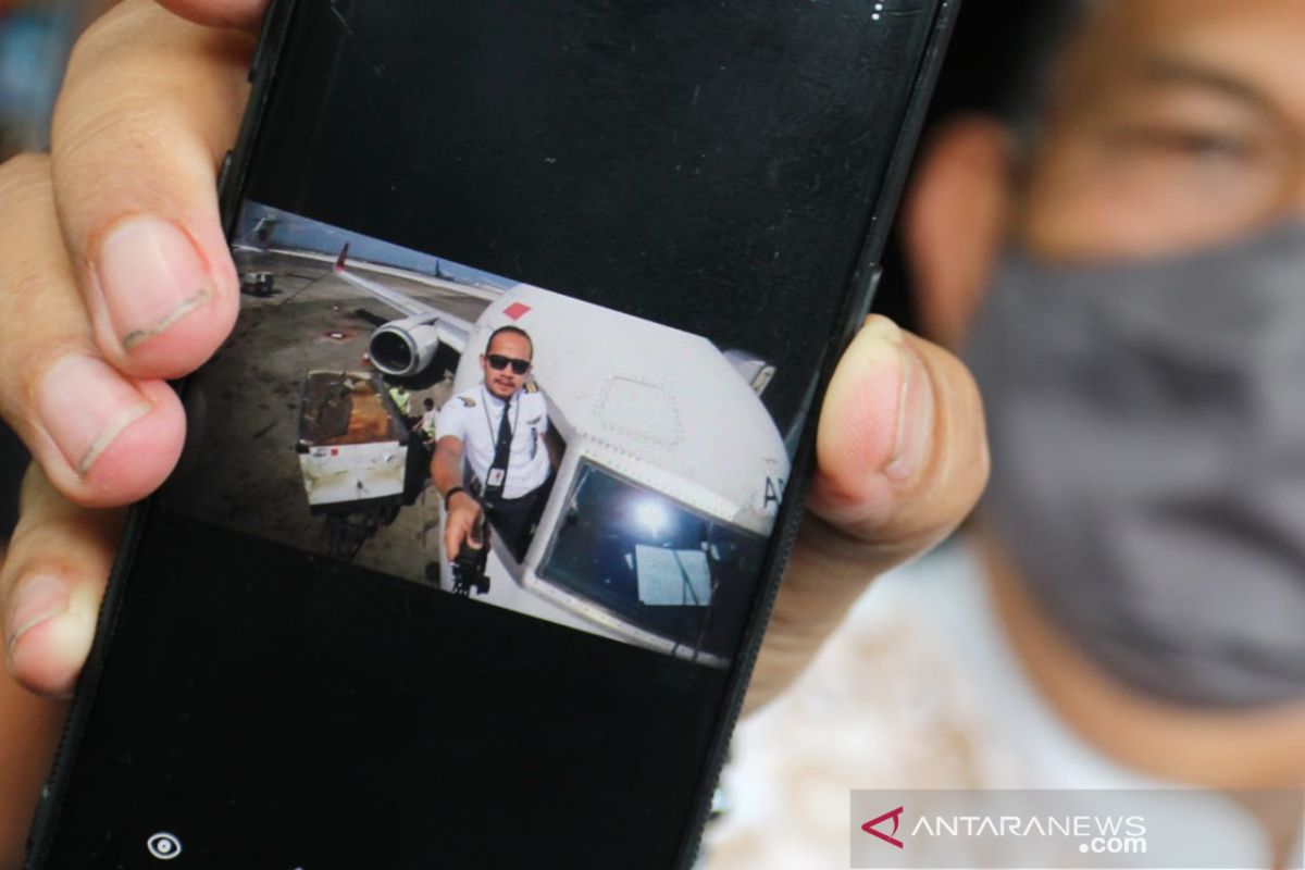 Sriwijaya Air jatuh, co-pilot Fadly Satrianto telepon ibunya sebelum terbang ke Pontianak