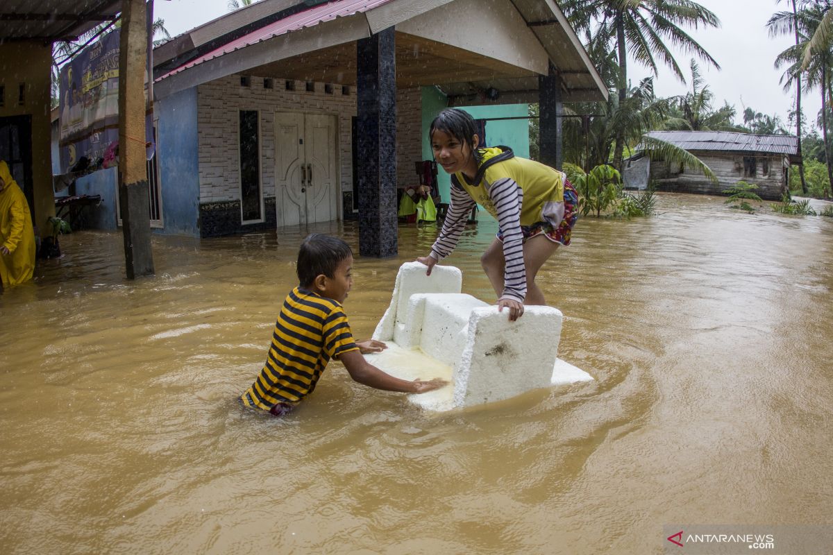 Warga pesisir Batam waspadai  banjir terkait gerhana bulan