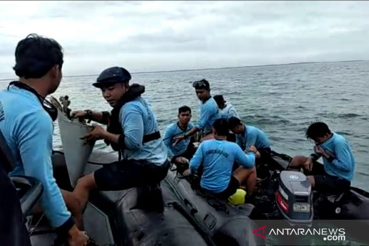 SAR temukan serpihan pesawat Sriwijaya SJ 182 dan potongan tubuh