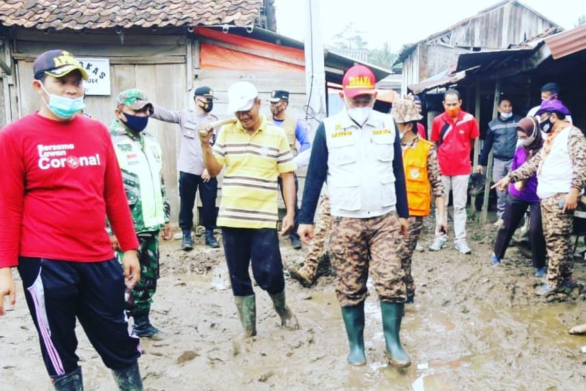 Fauzi pimpin langsung aksi kemanusian pasca banjir bandang