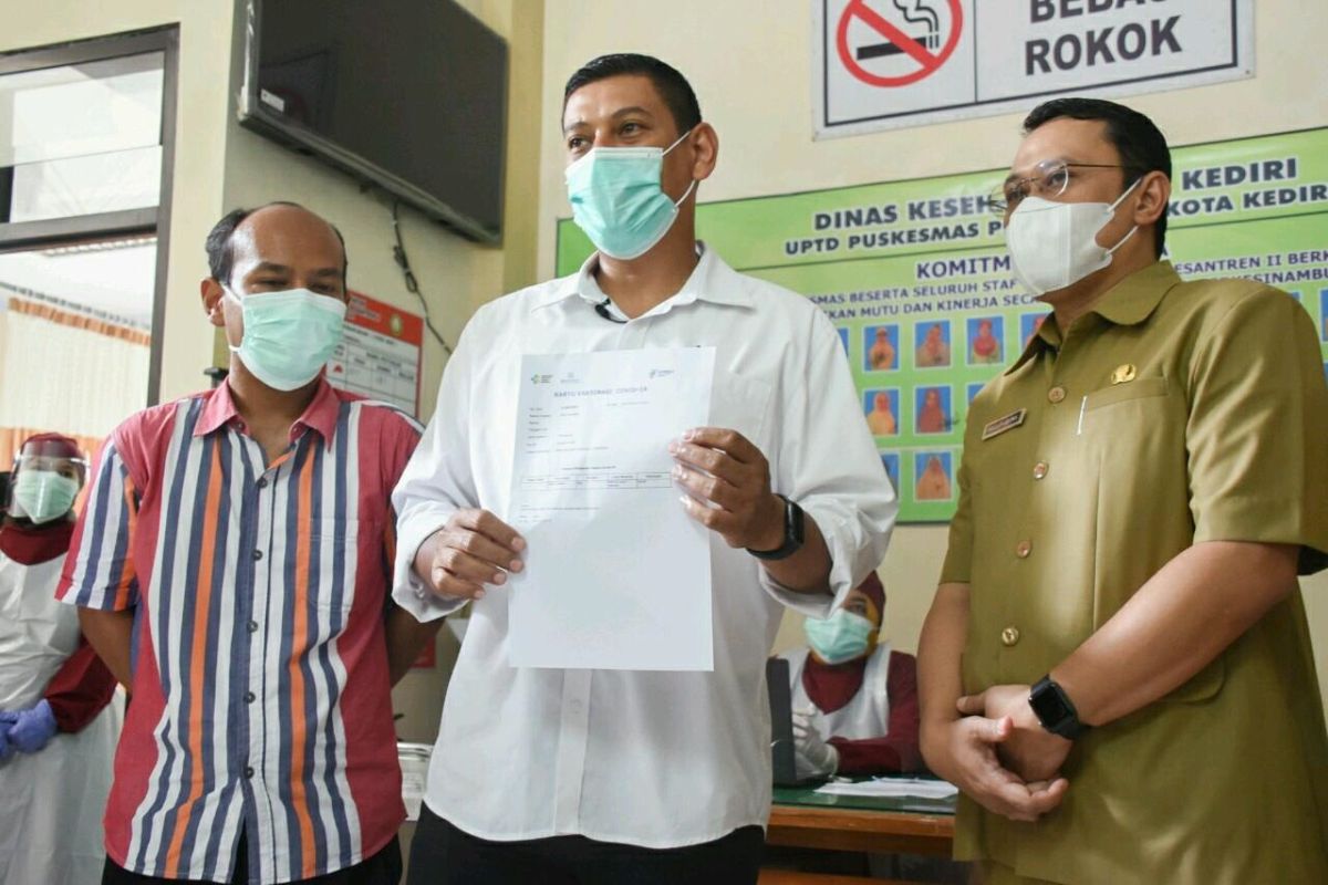 Wali Kota Kediri minta warga tidak takut disuntik vaksin COVID-19