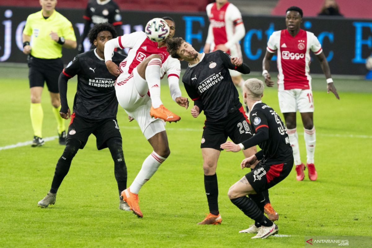 Liga Belanda - Duel Ajax vs PSV berakhir imbang 2-2