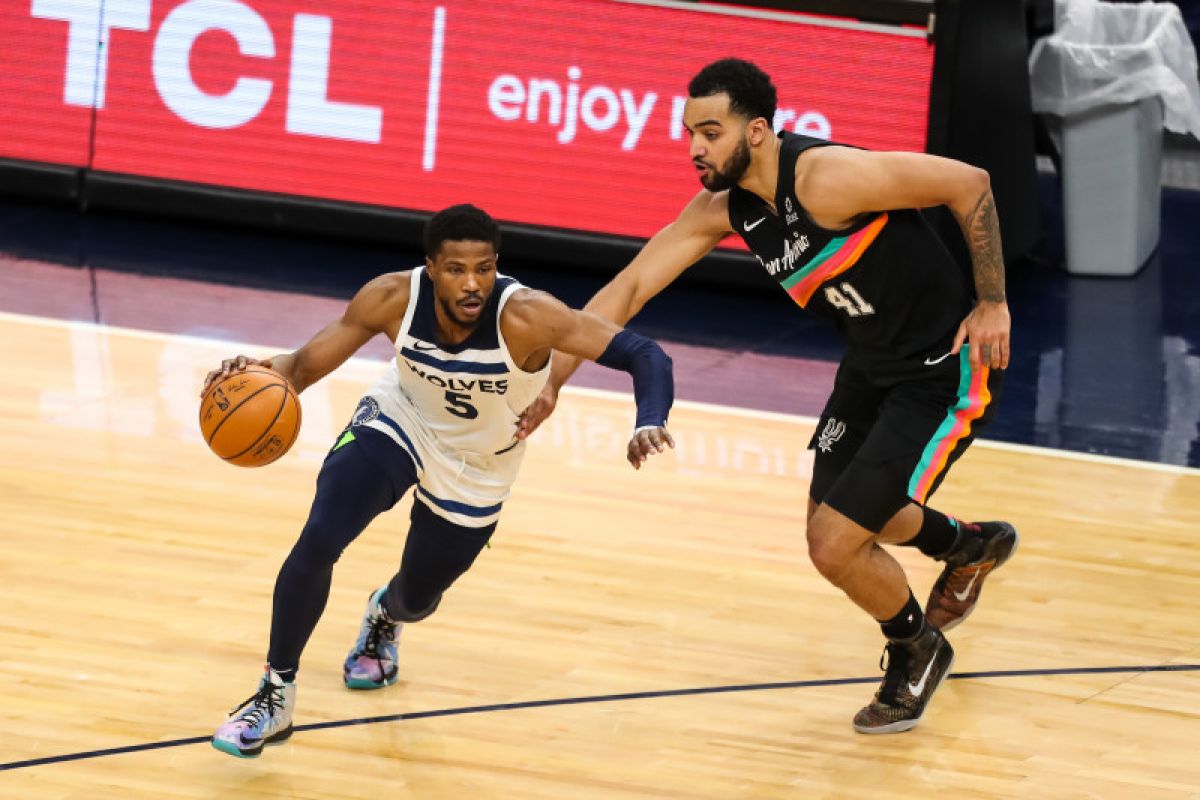 Timberwolves lewati Spurs 96-88, Russell mencetak 27 poin