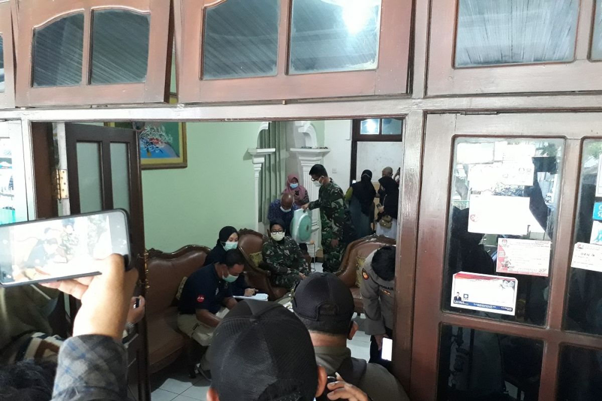 Keluarga penumpang Sriwijaya Air SJ-182 di Kediri tunggu hasil identifikasi korban