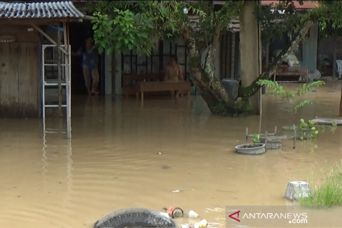 Luapan Sungai Amandit diperkirakan surut setelah enam sampai tujuh jam