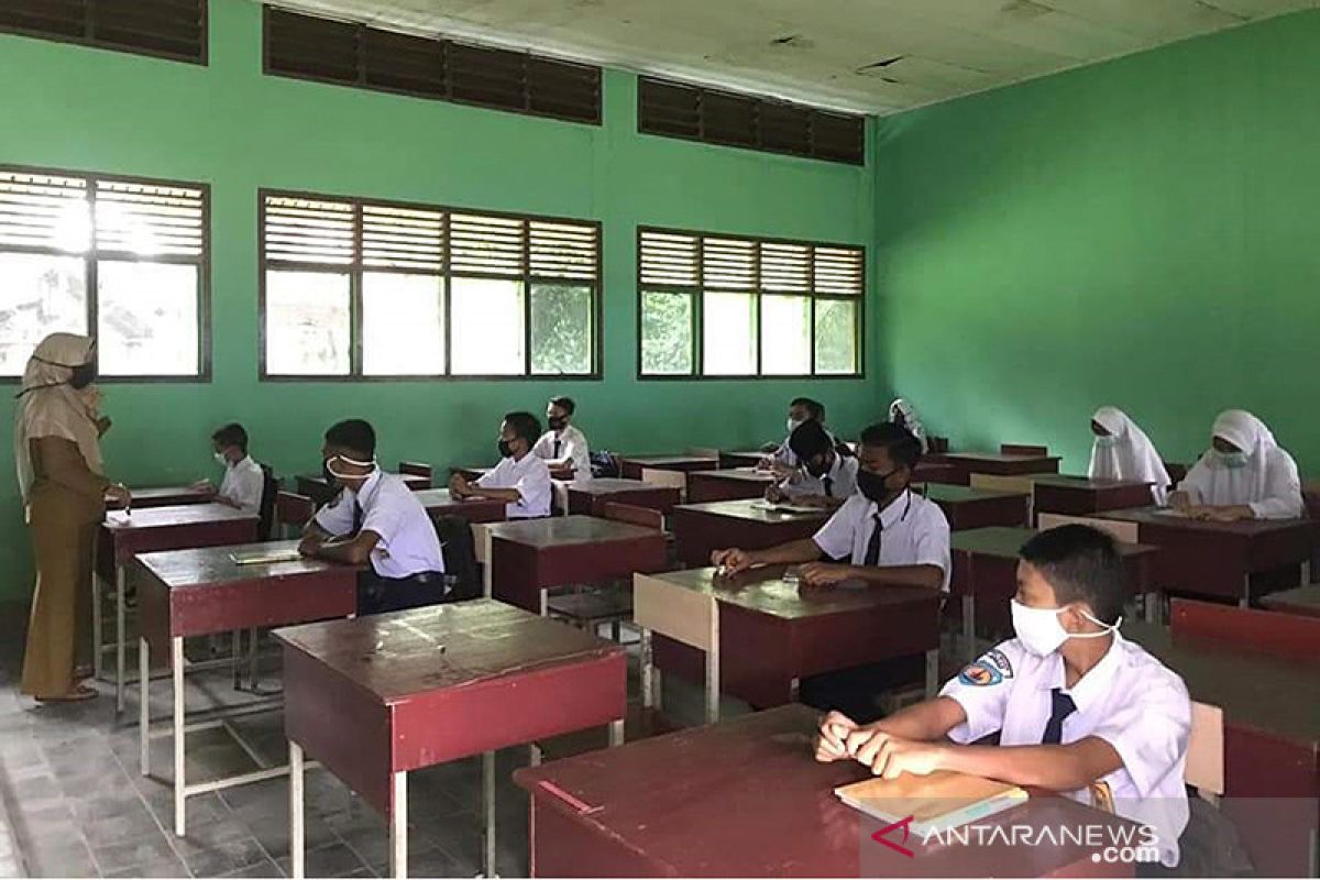 Disdik Karimun klaim belajar tatap muka hari pertama berjalan lancar