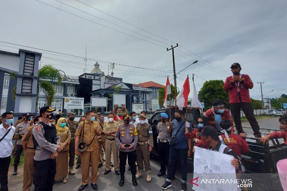 Mahasiswa Bengkulu Tengah tuntut perbaikan jalan