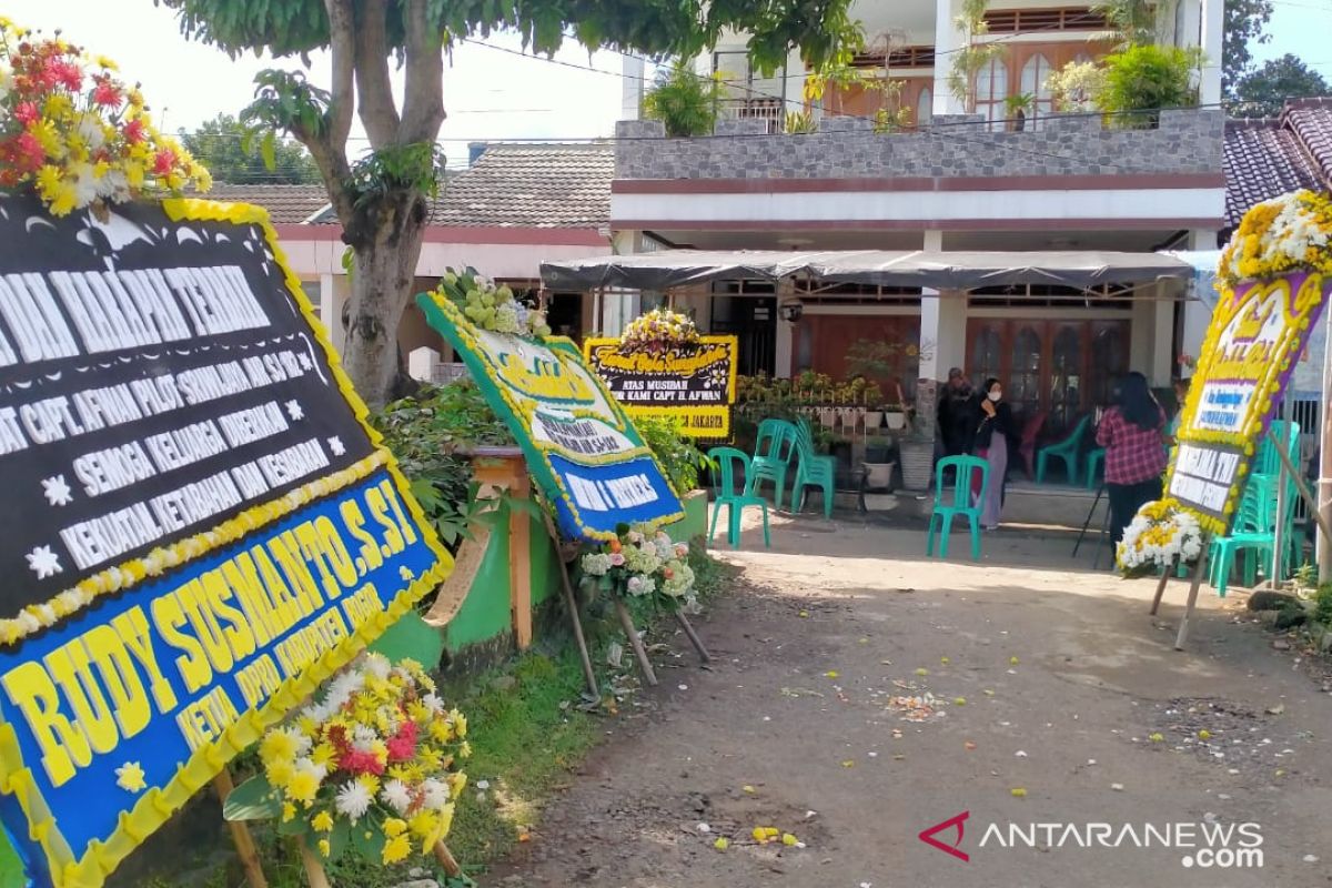 Kediaman Kapten Afwan dibanjiri karangan bunga duka cita