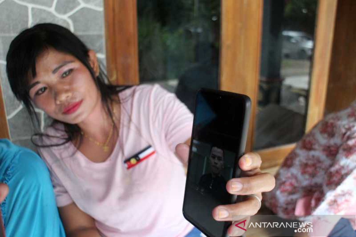 Keluarga Sragen menunggu kabar terkini ditemukannya Suyanto-Riyanto