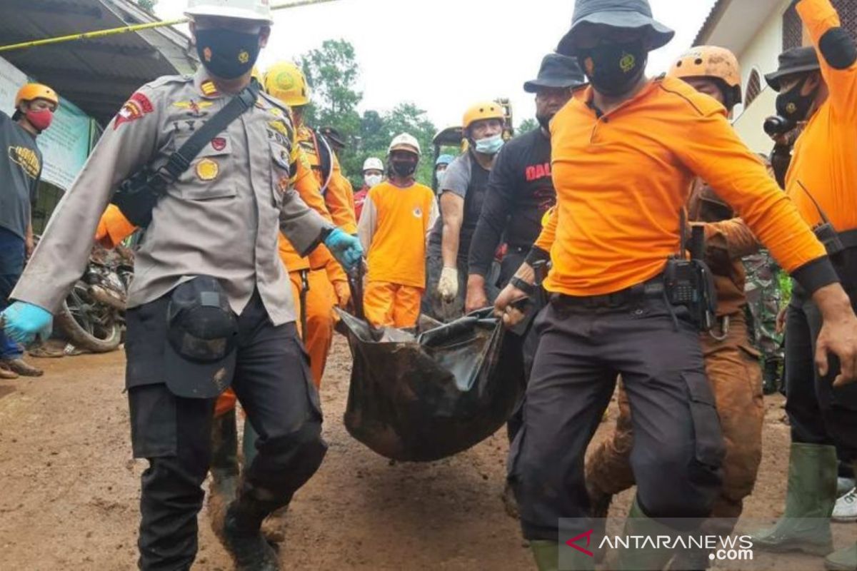 Tim SAR rilis data identitas 13 korban tewas dalam longsor di Sumedang