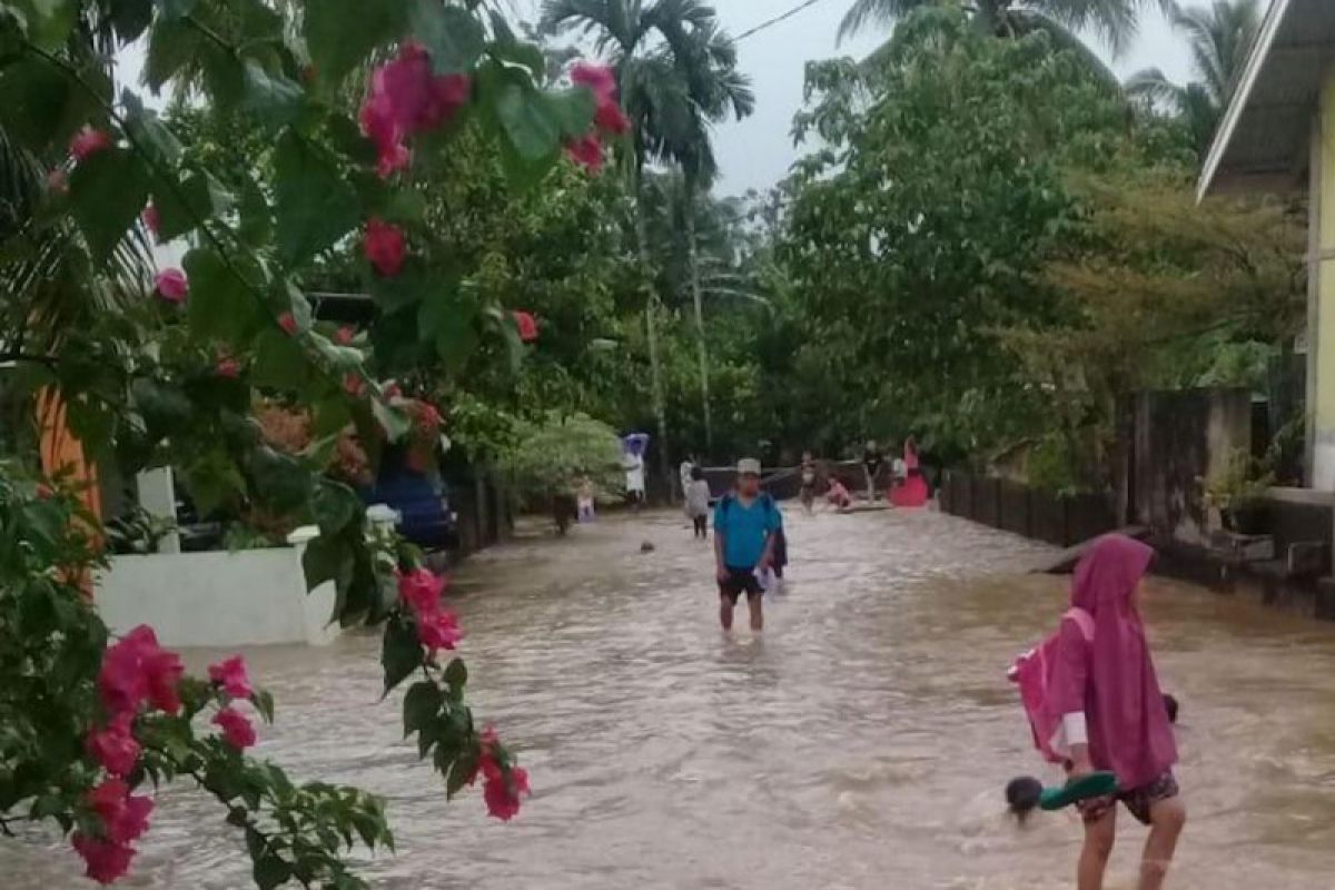 150 rumah warga  Bungus Padang terendam banjir