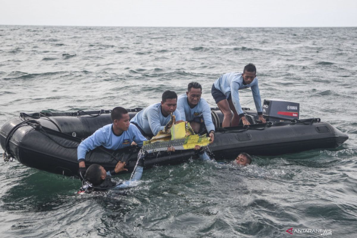 SAR TNI AL persempit area pencarian kotak hitam pesawat Sriwijaya Air