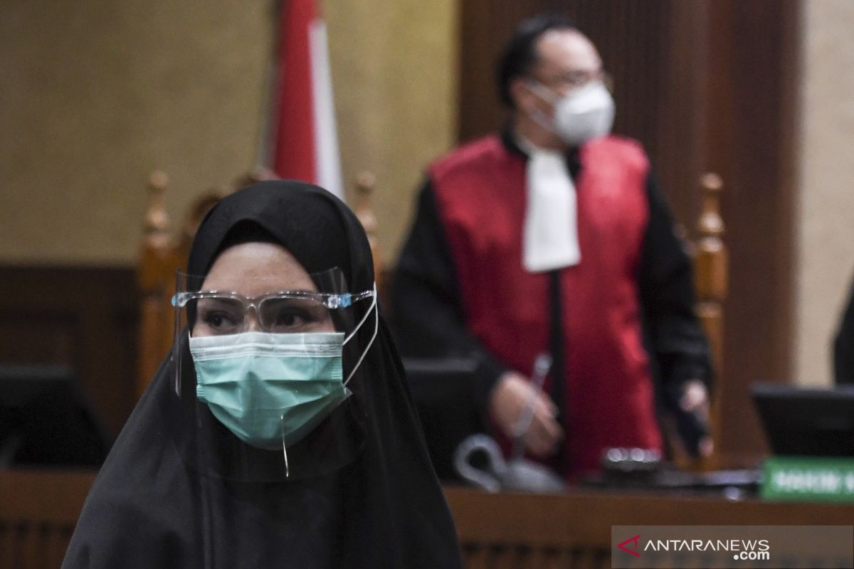 Sang ayah meninggal, pembacaan pledoi jaksa Pinangki ditunda