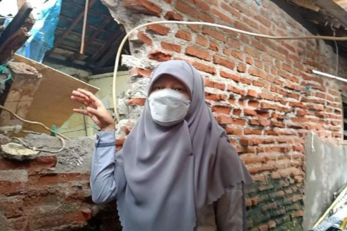 Pemkot Surabaya diminta tidak menunda perbaikan rumah tak layak huni