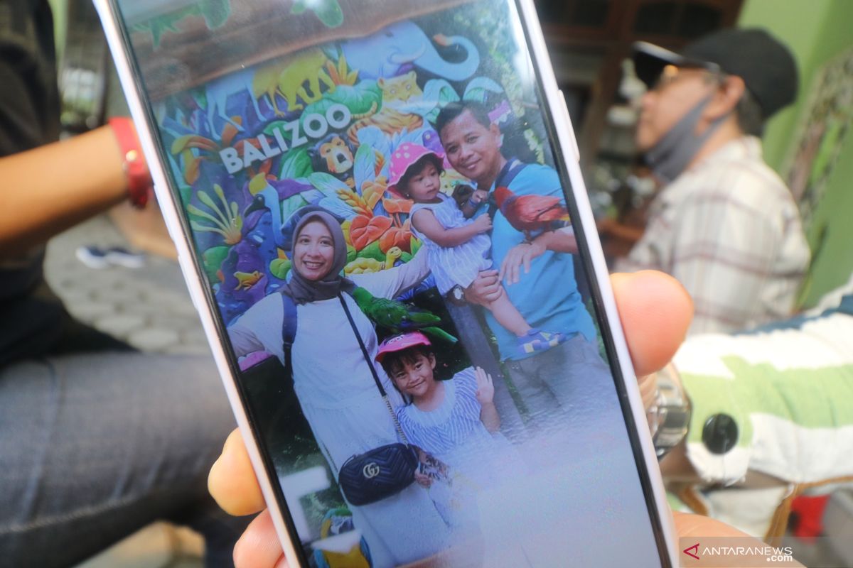 Keluarga korban Sriwijaya Air SJ-182 di Kediri tunggu hasil tim DVI Polri