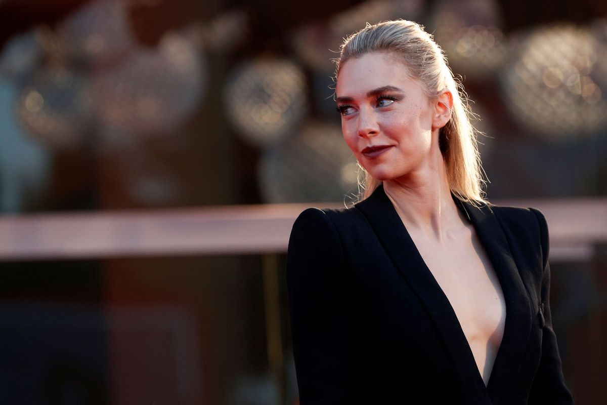 Vanessa Kirby sampaikan keajaiban persalinan  di "Pieces of a Woman"