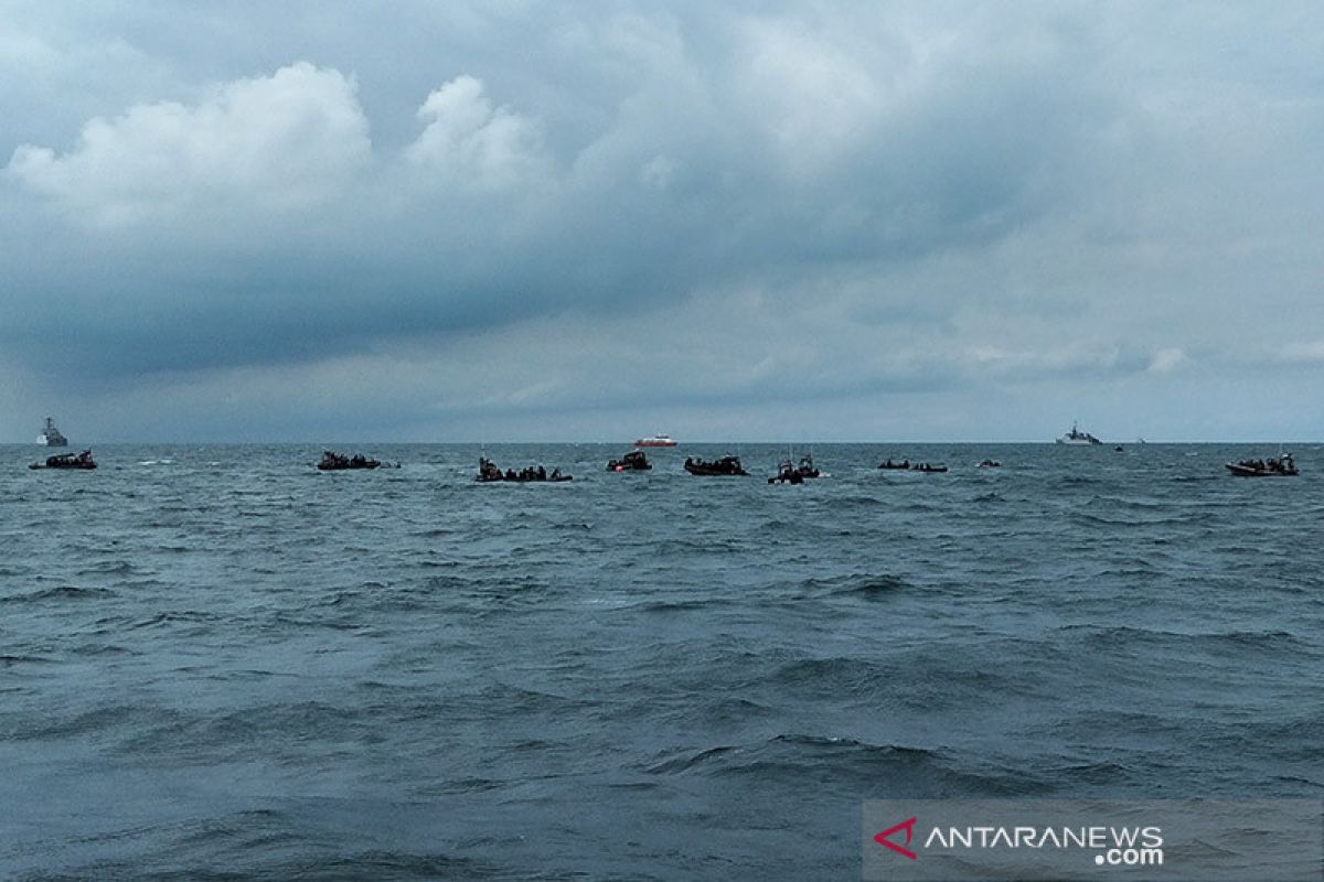 Sea Rider lanjutkan pencarian kotak hitam saat gelombang tinggi