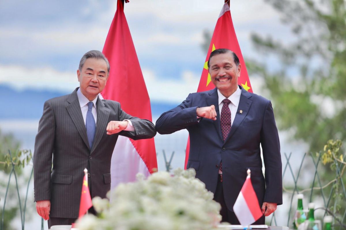 Pandjaitan, Wang Yi meet in Lake Toba area, North Sumatra