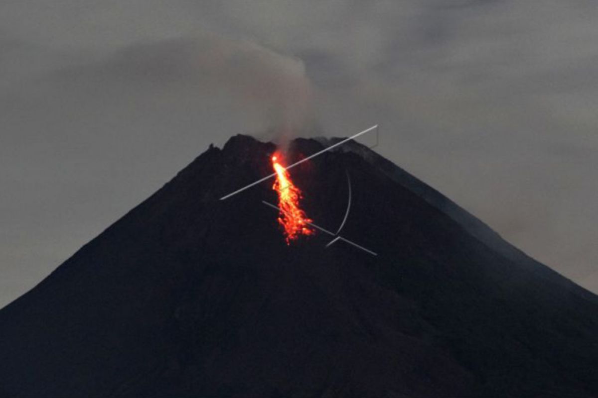 Aktivitas Gunung Merapi, keluarkan guguran lava pijar sebanyak 14 kali