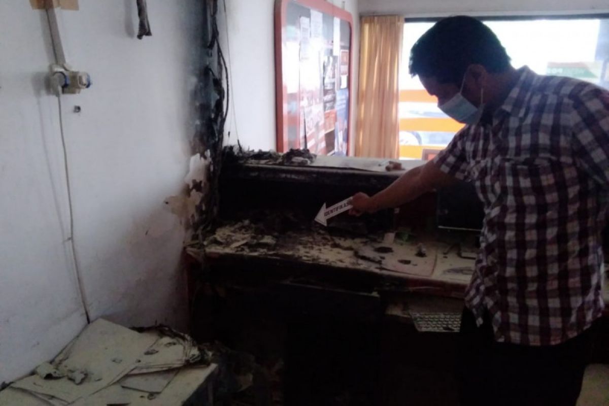 Kantor Pos Kopang Loteng terbakar, uang puluhan juta rupiah ludes