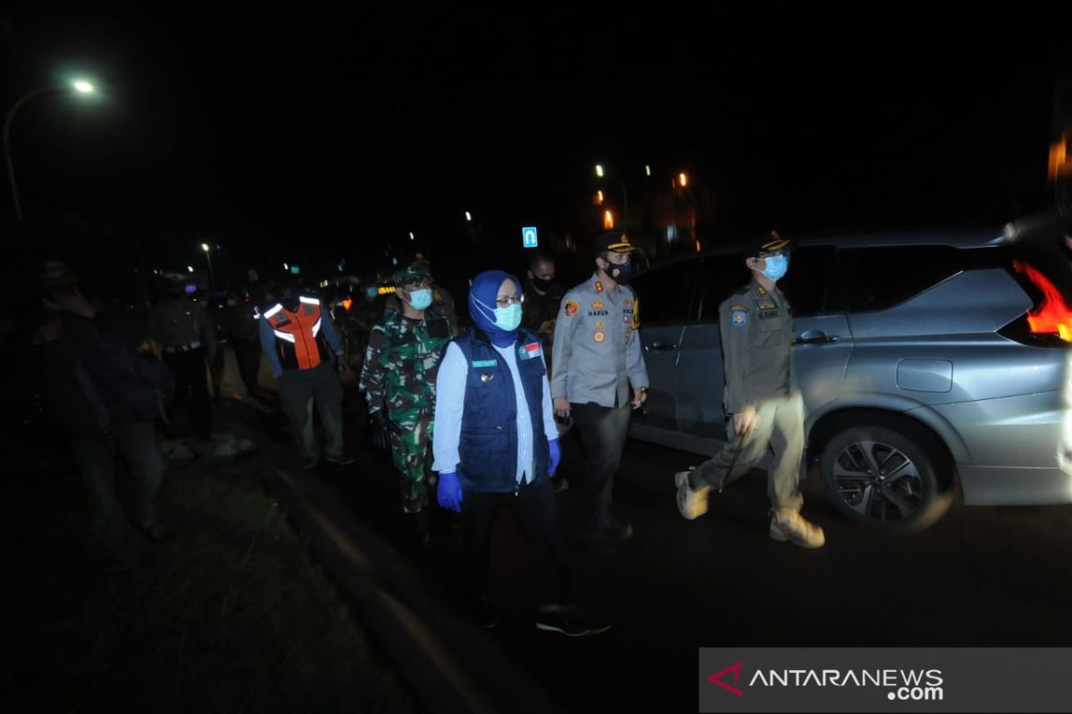 Bupati-Forkopimda Bogor lakukan patroli malam pantau kepatuhan PPKM