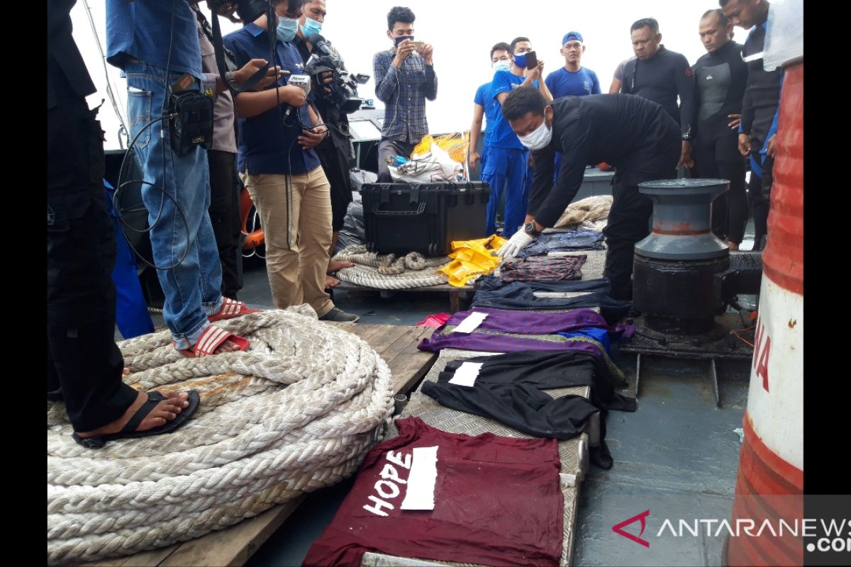 Menyelami Laut Jawa demi korban tragedi pesawat Sriwijaya Air