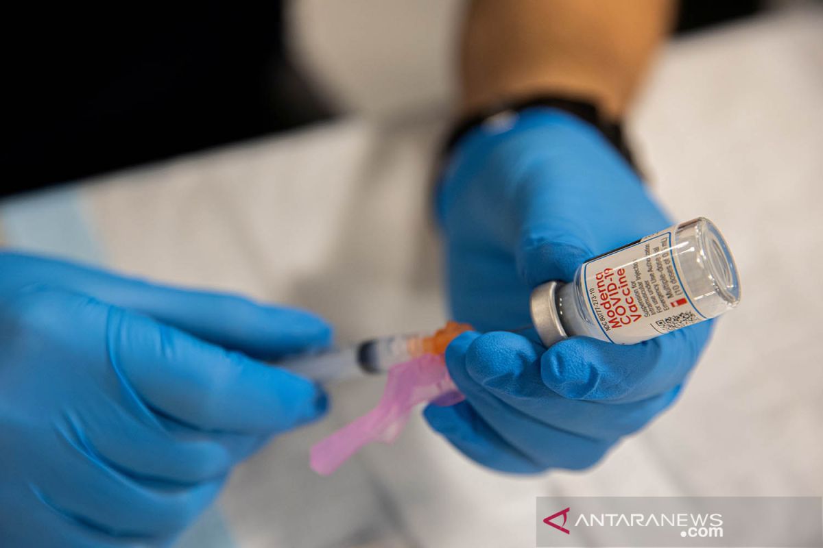 Apoteker AS dipenjara tiga tahun karena rusak vaksin COVID-19