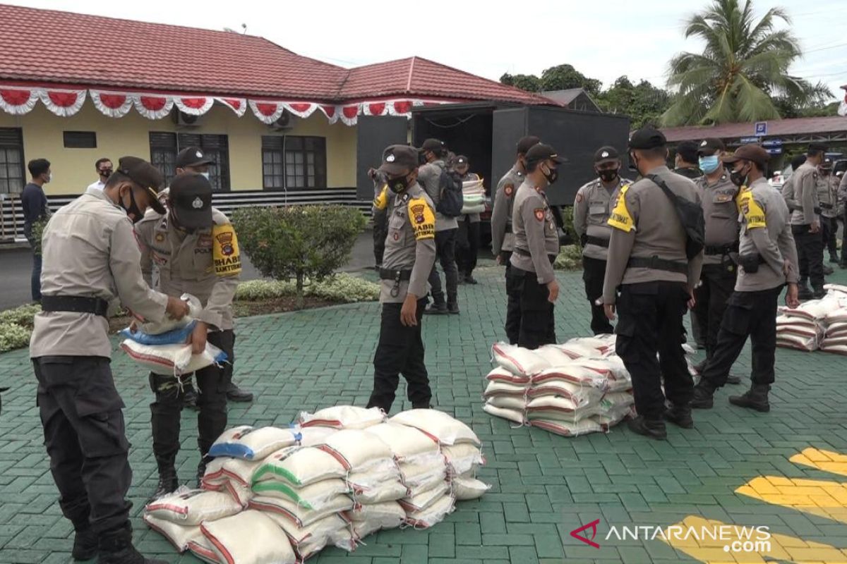 Polres Balangan salurkan 1.500 kilogram beras bagi warga terdampak COVID-19