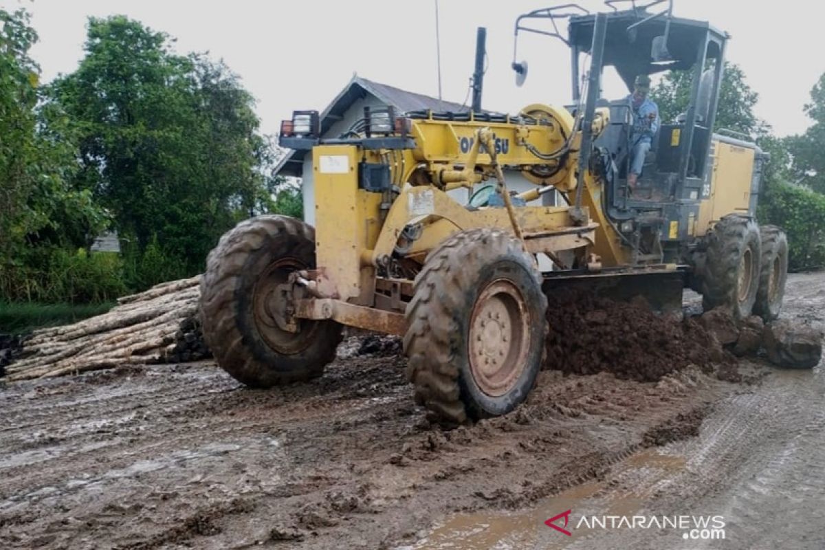 Tapin residents grant their land for national road