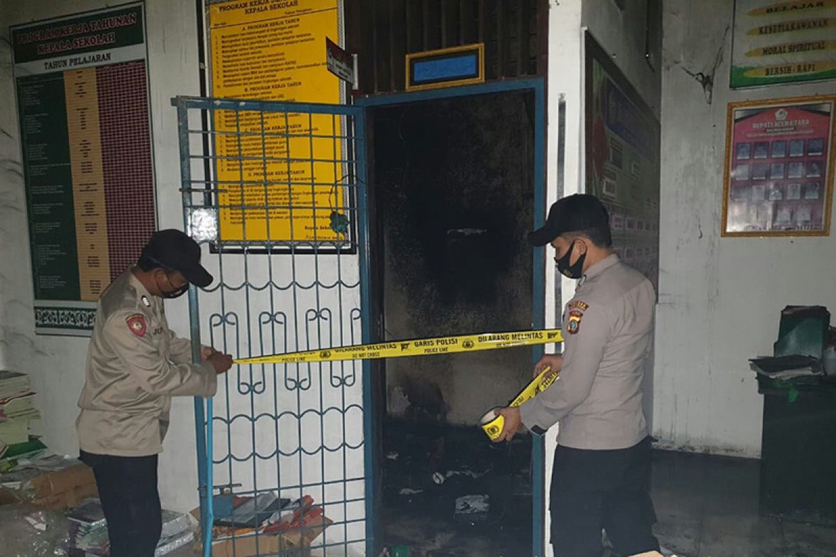 Perpustakaan SD di Aceh Utara terbakar