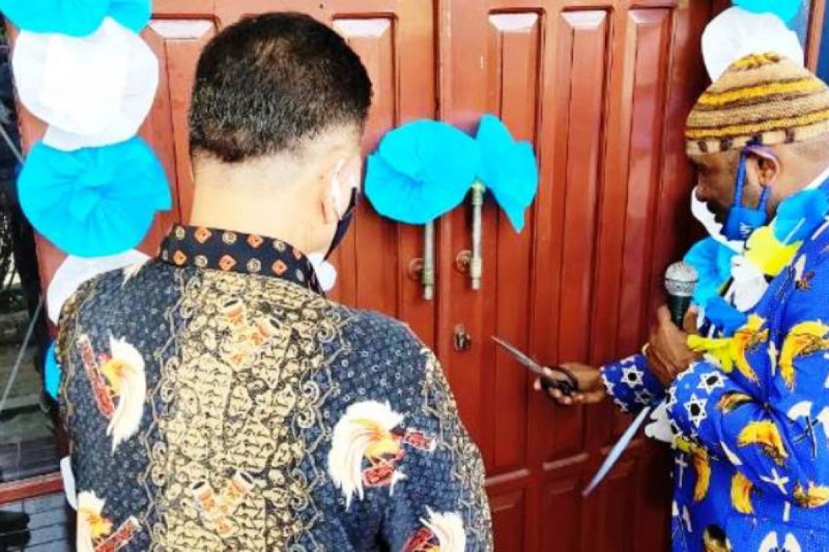 Pos PI Wayame di Kota Ambon Maluku diresmikan Bupati RHP