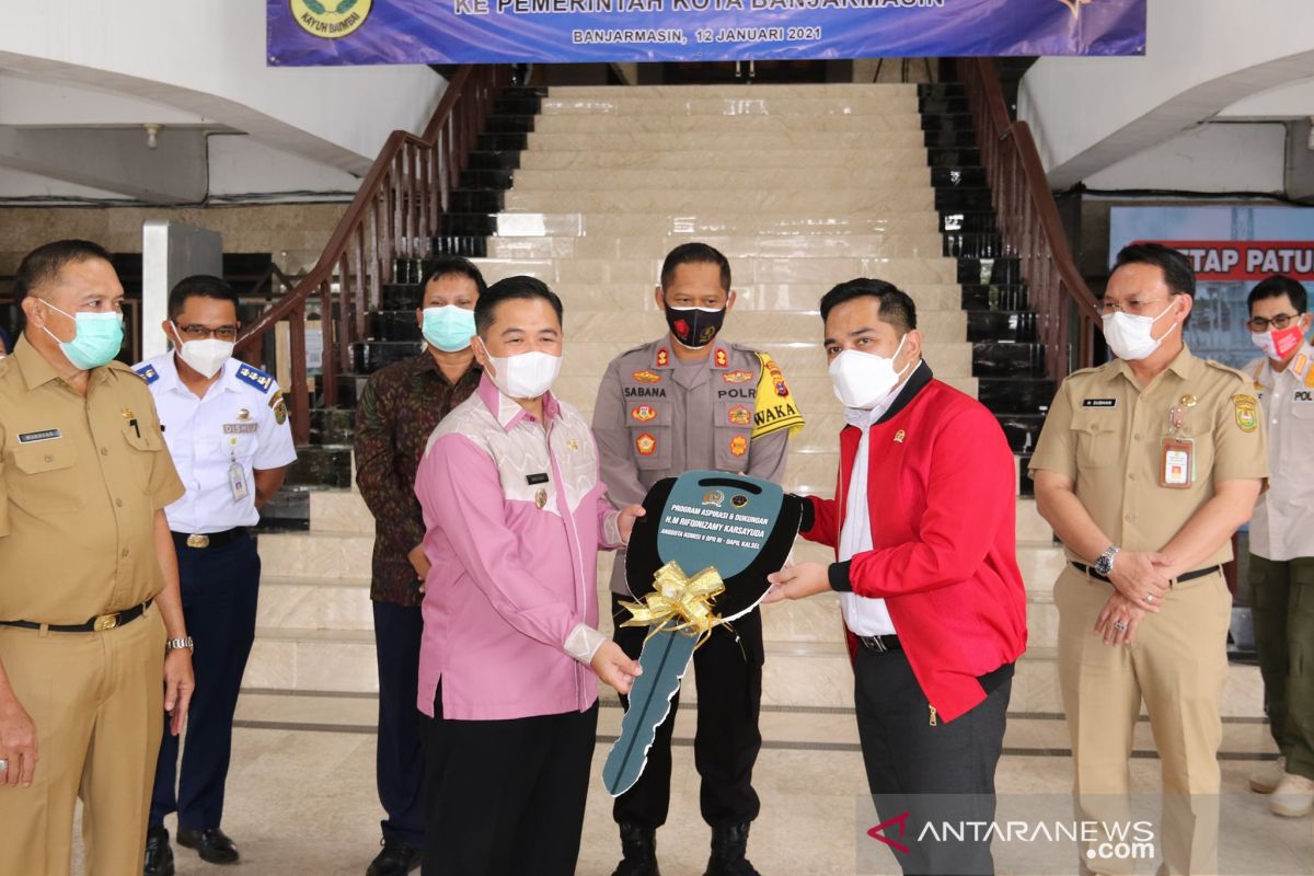 Pemkot Banjarmasin terima hibah bus sekolah