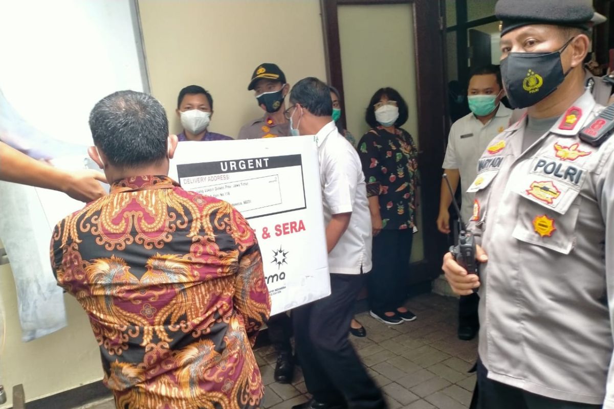 Pemkab Sidoarjo suntikan vaksin COVD-19 pertama kepada sepuluh pejabat forkopimda